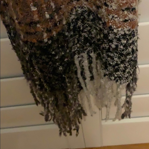 Wrap/scarf - Picture 3 of 3